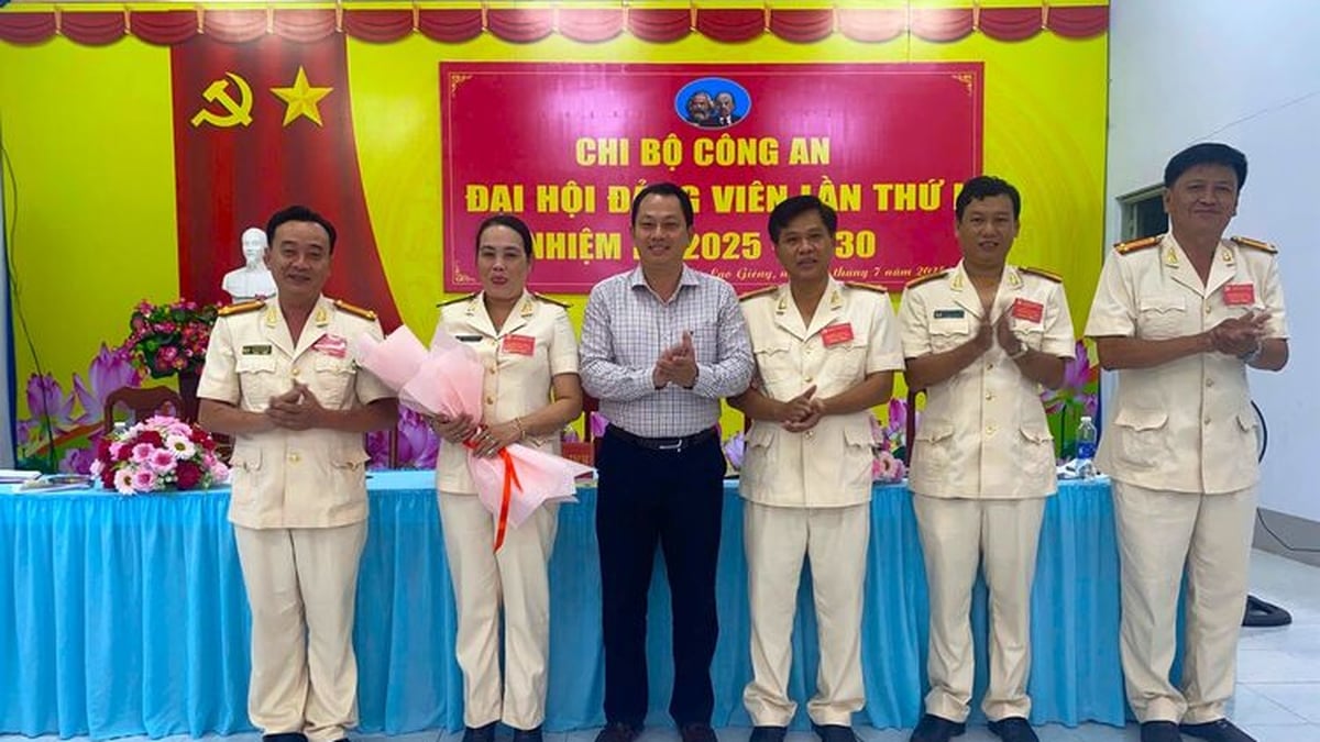 មហាសន្និបាតបក្សនៃកោសិកាប៉ូលីសឃុំ Cu Lao Gieng សម្រាប់អាណត្តិ 2025-2030