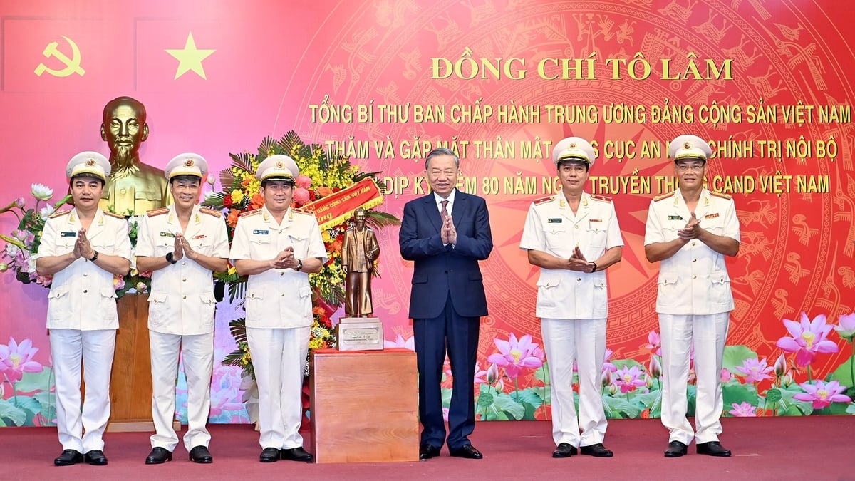 [ภาพ] เลขาธิการโต ลัม เยี่ยมชมกรมความมั่นคงทางการเมืองภายใน
