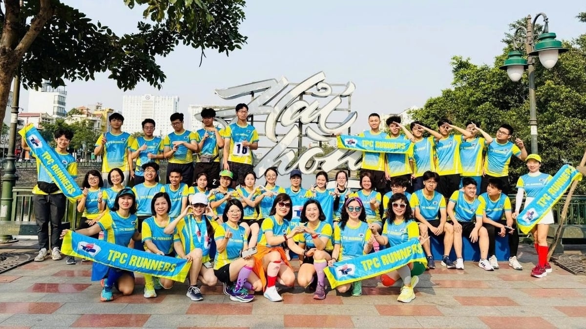 លោកគ្រូអ្នកគ្រូ និងសិស្សានុសិស្សរបស់ Hai Phong ចូលរួមយ៉ាងអន្ទះសារក្នុងការប្រកួត Aqua Warriors Quang Tri