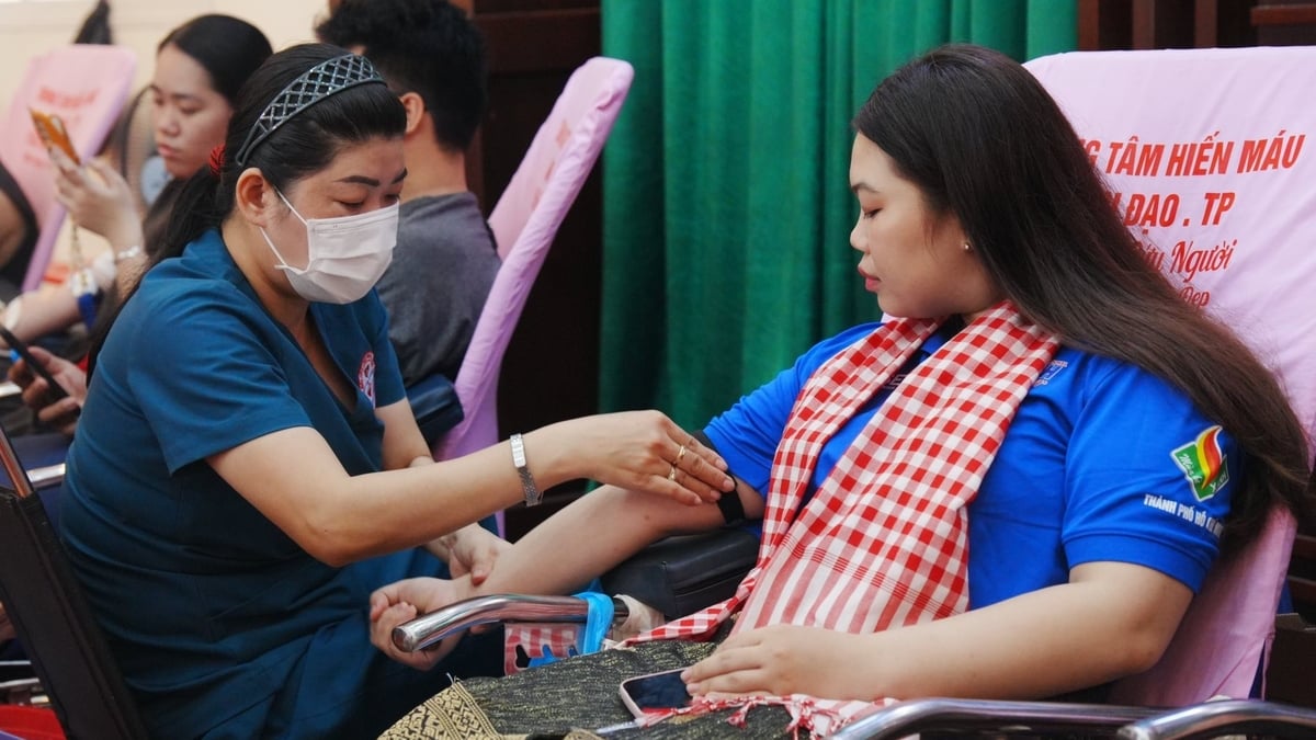 Laotische und kambodschanische Studenten spenden Blut in Ho-Chi-Minh-Stadt