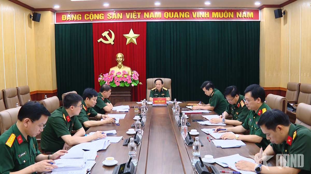 General Trinh Van Quyet leitete die Konferenz des Verwaltungsrats der Allgemeinen Politischen Abteilung der Vietnamesischen Volksarmee.