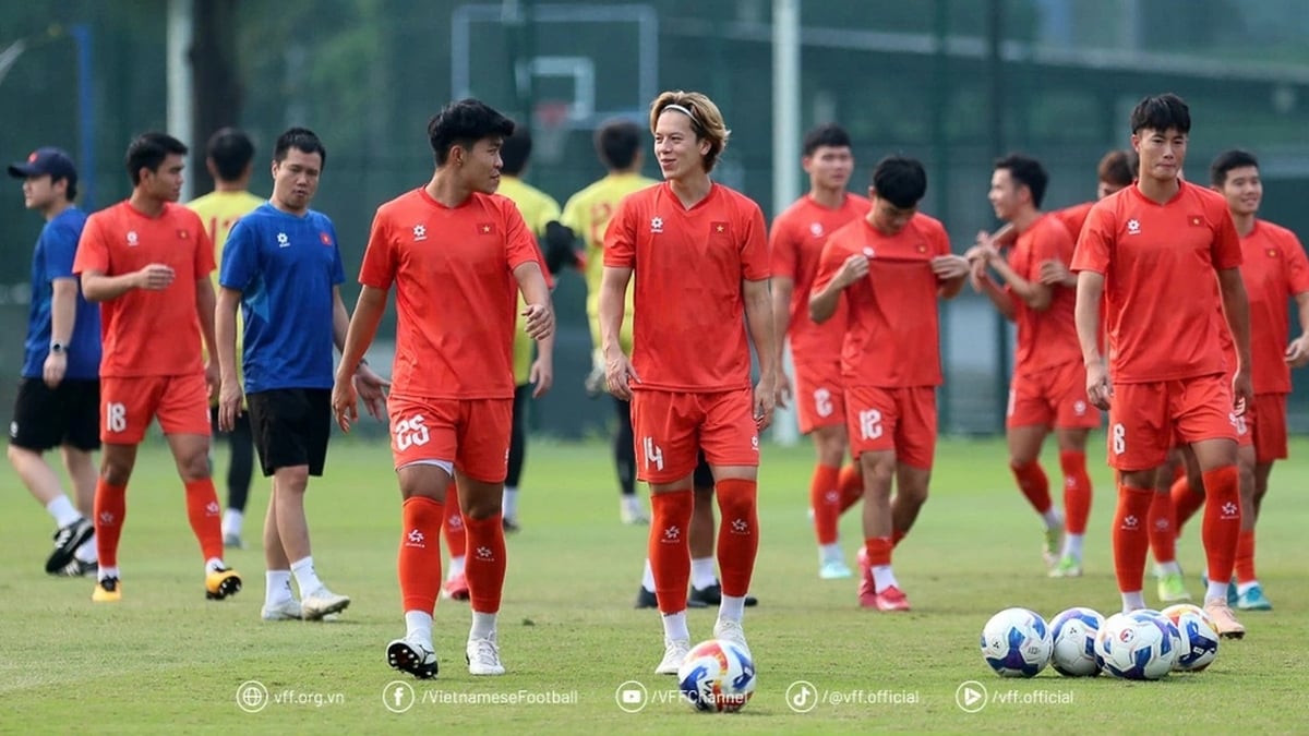 Un « étranger » est apparu en observant la séance d'entraînement à huis clos de l'équipe U23 Vietnam