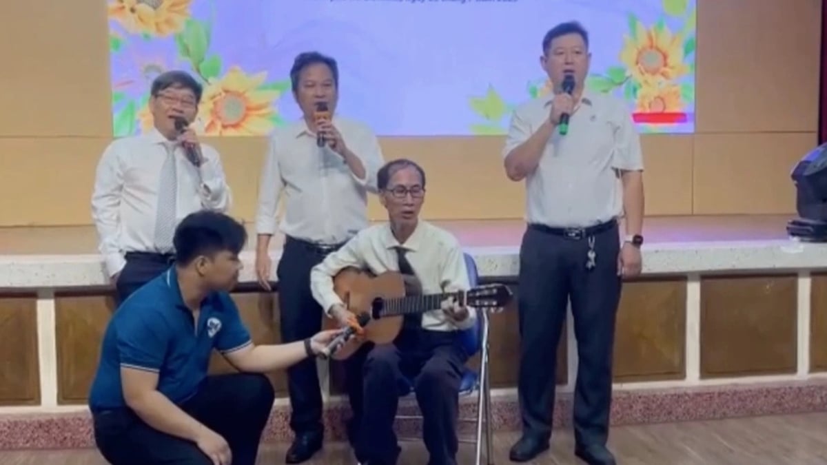 "황금의 소년" Le Ba Khanh Trinh과 박사 학위 소지자 3명의 특별 노래 공연