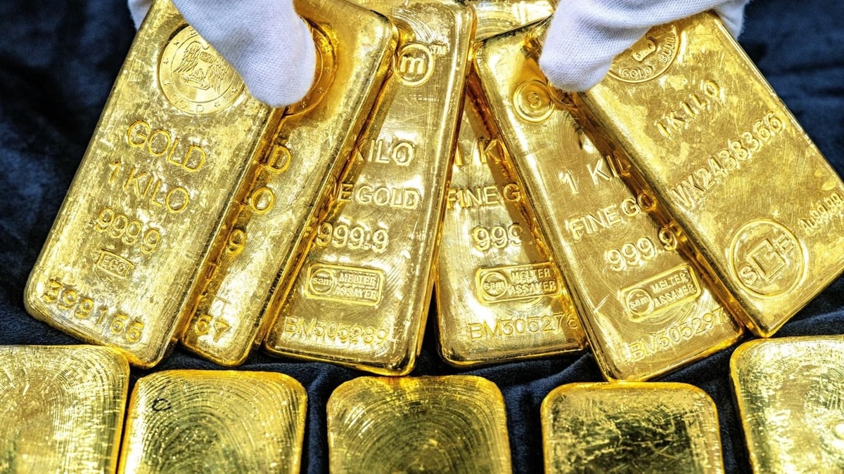 Les prix de l'or oscillent près de leur plus bas niveau en trois semaines