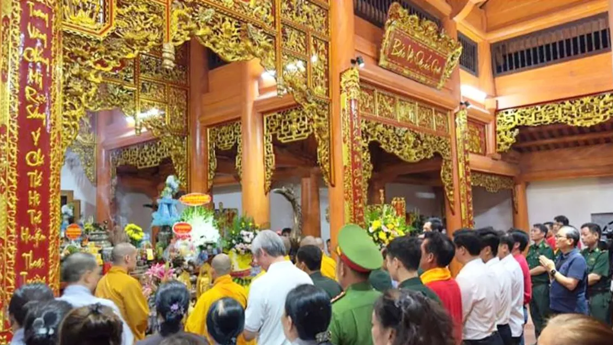 สวดมนต์ให้คนตายกลางป่า