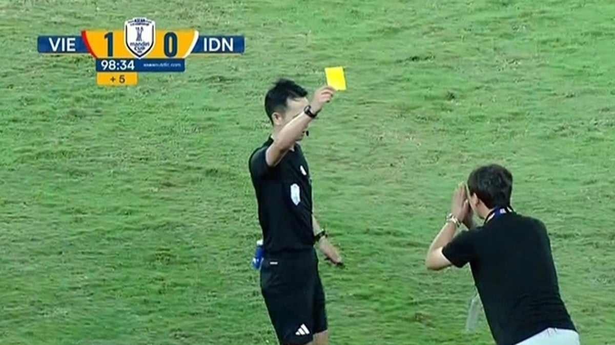Korean newspaper reacts strongly to controversial actions of coach Kim Sang Sik