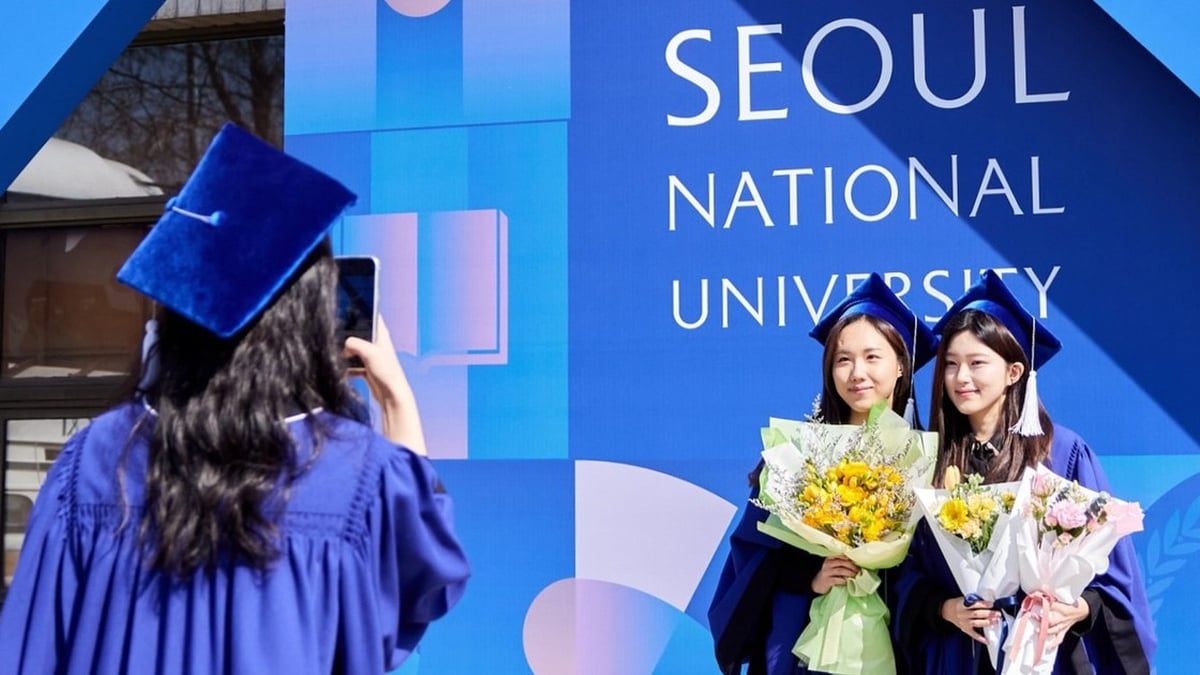 韓国で初めて、失業中の大卒者の数が中学卒者の数を上回った。