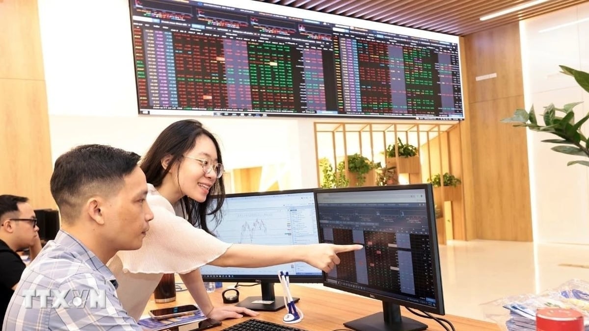 VN-Index លោតលើសពី 1,500 ពិន្ទុ ក្រុមហិរញ្ញវត្ថុនាំមុខការកើនឡើង