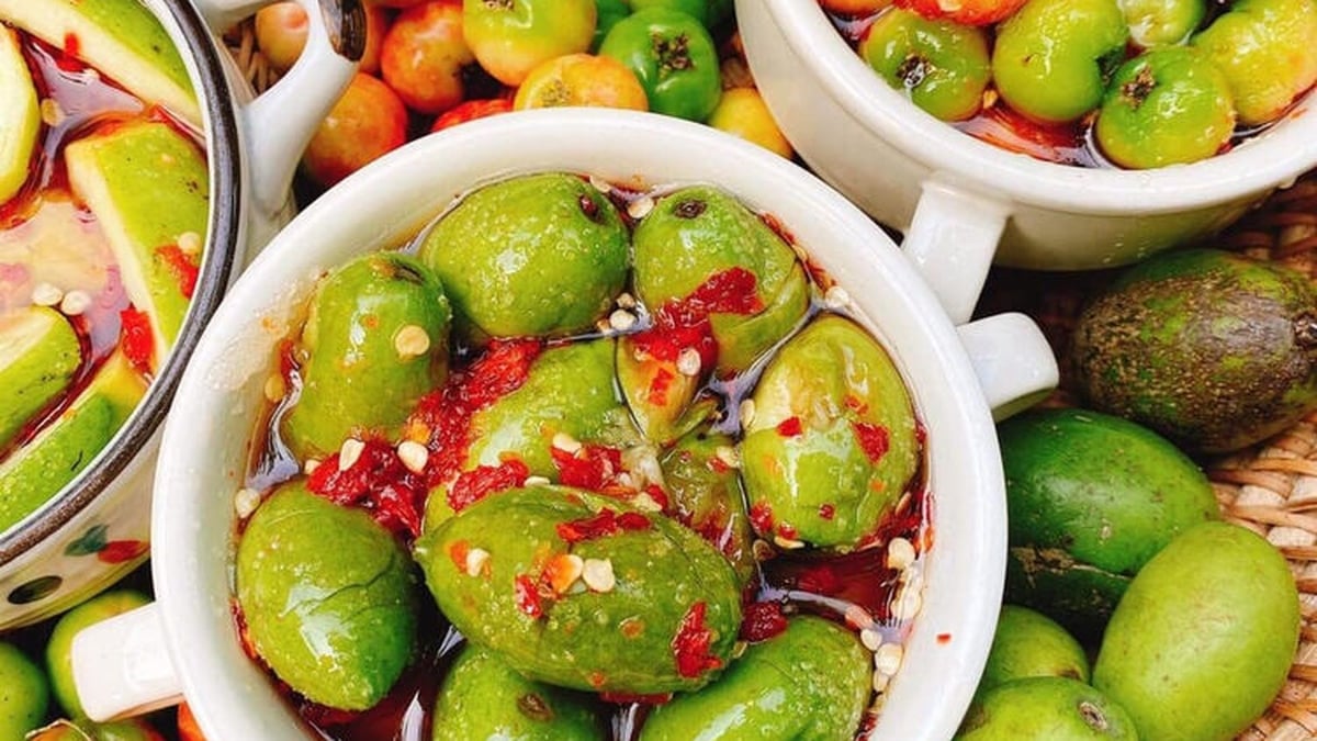 Wild Western fruit, sour and astringent, now a specialty that attracts customers