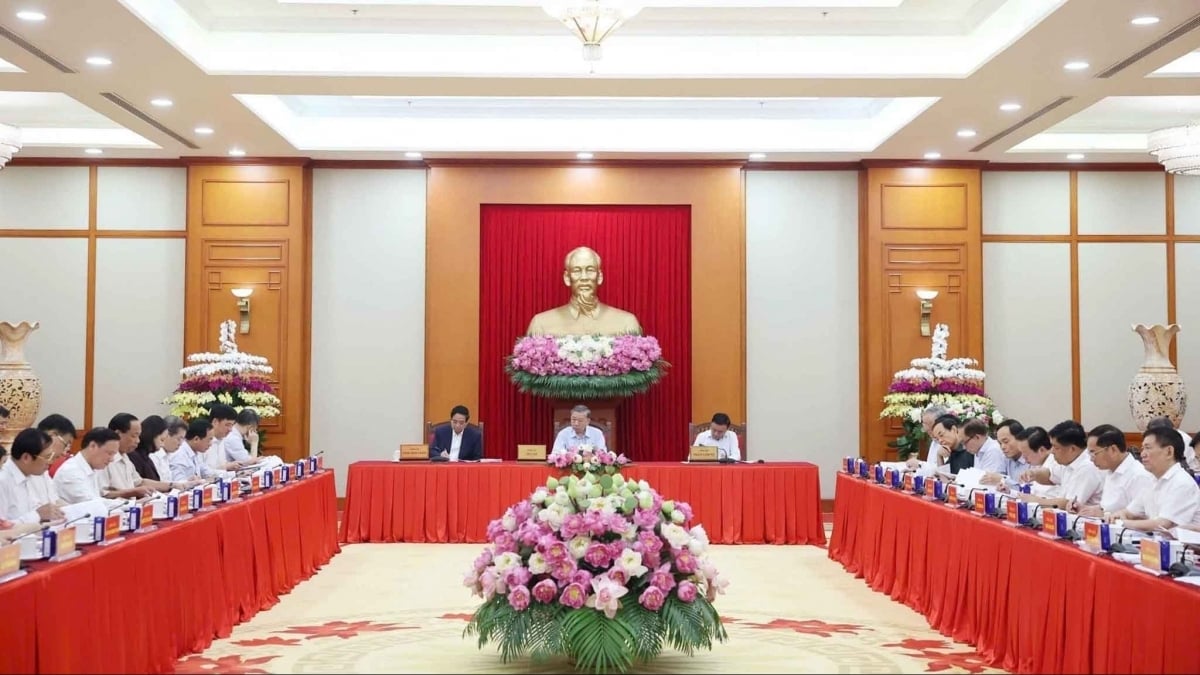 Continue to proactively review and complete draft documents of the 14th National Party Congress