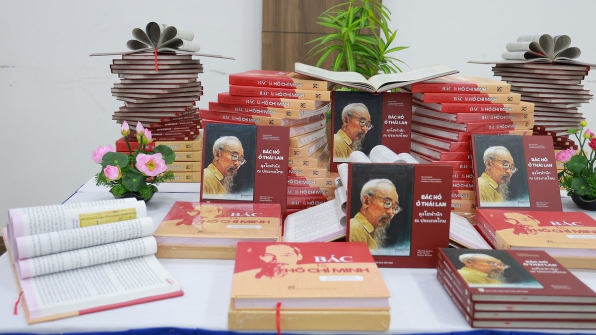 La maison d'édition Vietnam Education Publishing lance deux précieux livres sur l'Oncle Ho