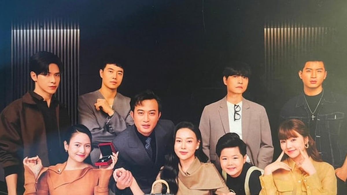 영화 '바람을 건너 푸른 하늘'에서 재회한 커플 푸옹 오안과 도안 꾸옥 담