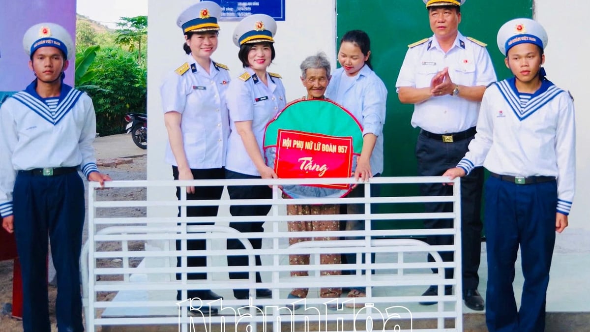 កងពលតូចលេខ ៩៥៧៖ សកម្មភាពចលនាមហាជនជាក់ស្តែងជាច្រើន។