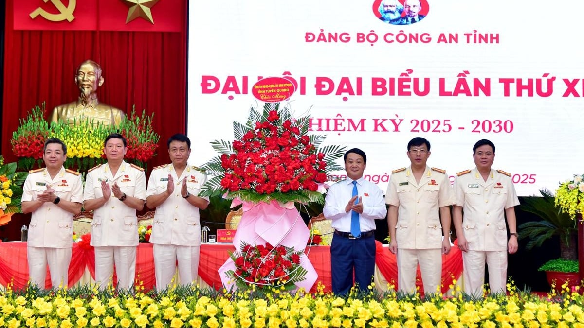 The 13th Congress of the Tuyen Quang Provincial Police Party Committee, term 2025-2030: Promoting the role of "steel shield", maintaining peace early and from afar