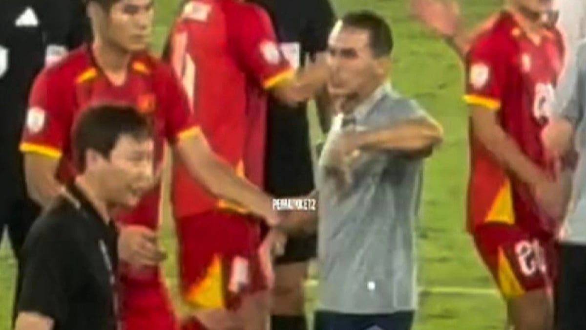 Indonesia U23 coach chased away and refused to shake hands with coach Kim Sang Sik