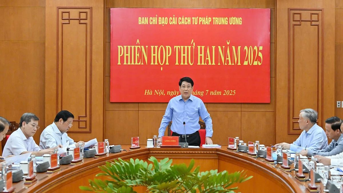 Le président Luong Cuong préside la réunion du Comité central de pilotage de la réforme judiciaire