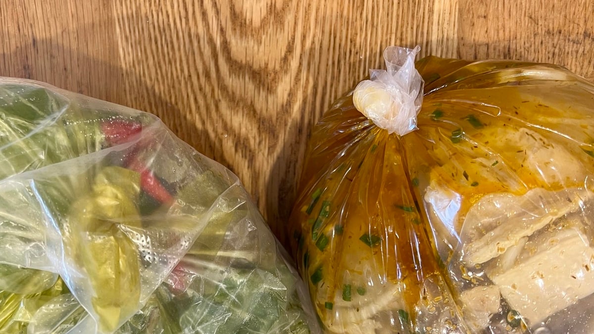 Utiliser des sacs en plastique pour conserver des aliments chauds et fumants, à quel point est-ce toxique ?