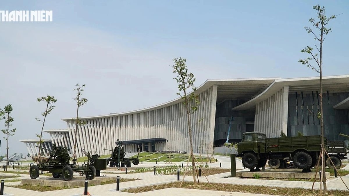 Construction d'un monument aux soldats de cinq pays au Musée d'histoire militaire du Vietnam