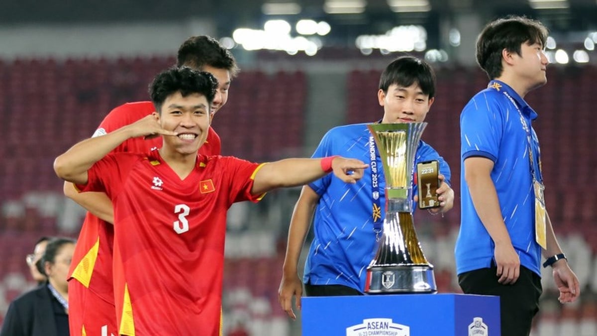 El defensa central de acero de Vietnam Sub-23 se une al club CAHN