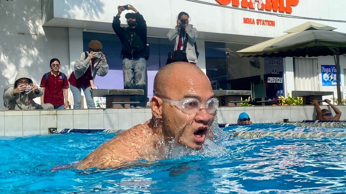Inspirational story of legless swimmer Nguyen Hong Loi with students