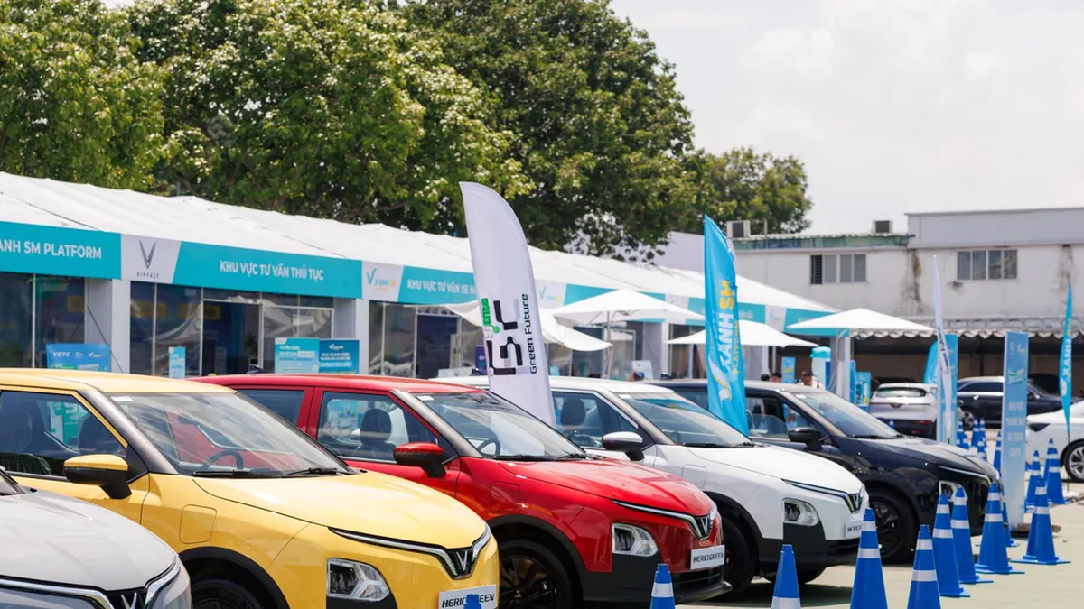 Ho Chi Minh-Ville est en effervescence avec le « Festival vert » : les conducteurs de technologie affluent pour déposer des fonds pour Limo Green, Herio Green en raison de packages de prêt attractifs, partage des revenus jusqu'à 90 %