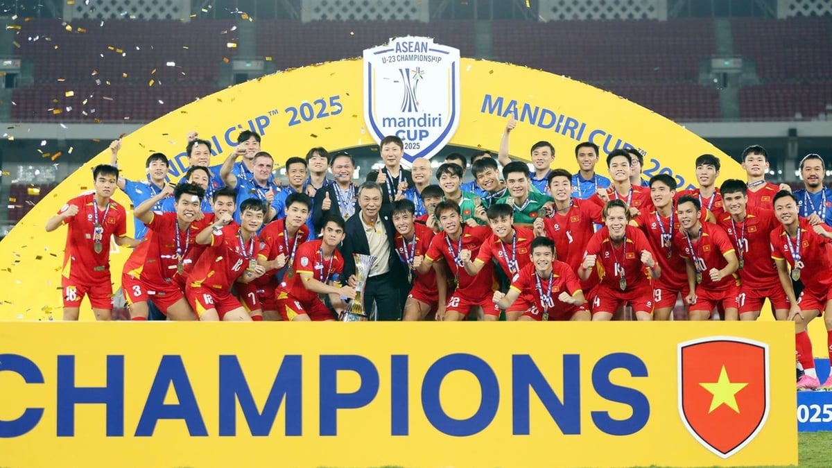 Le président de la VFF, Tran Quoc Tuan, a confié la tâche suivante : l'équipe U.23 Vietnam participera à la finale des SEA Games 33