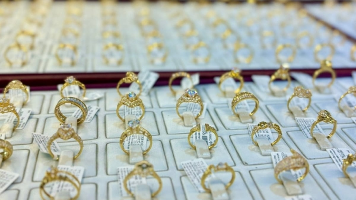 Gold price on August 1: SJC gold bars are 16 million VND/tael higher than the world price