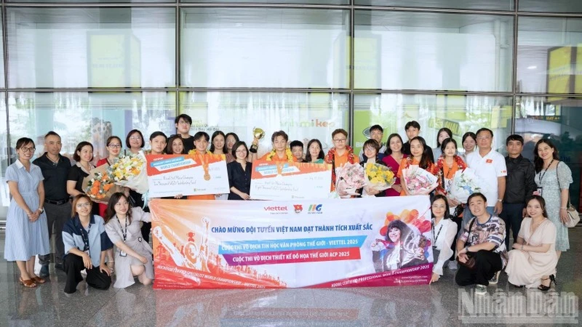 L'équipe vietnamienne revient de la finale du MOSWC 2025 dans le top 5 mondial