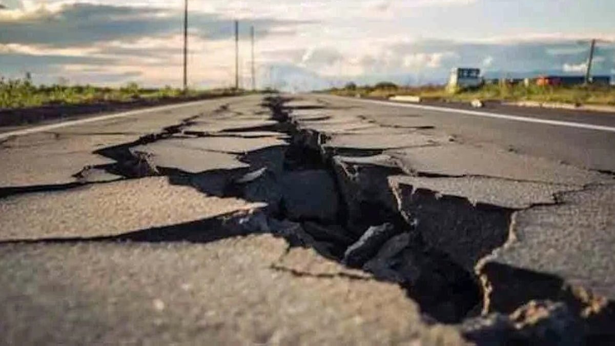 How have humans tracked earthquakes over the past 2,000 years?