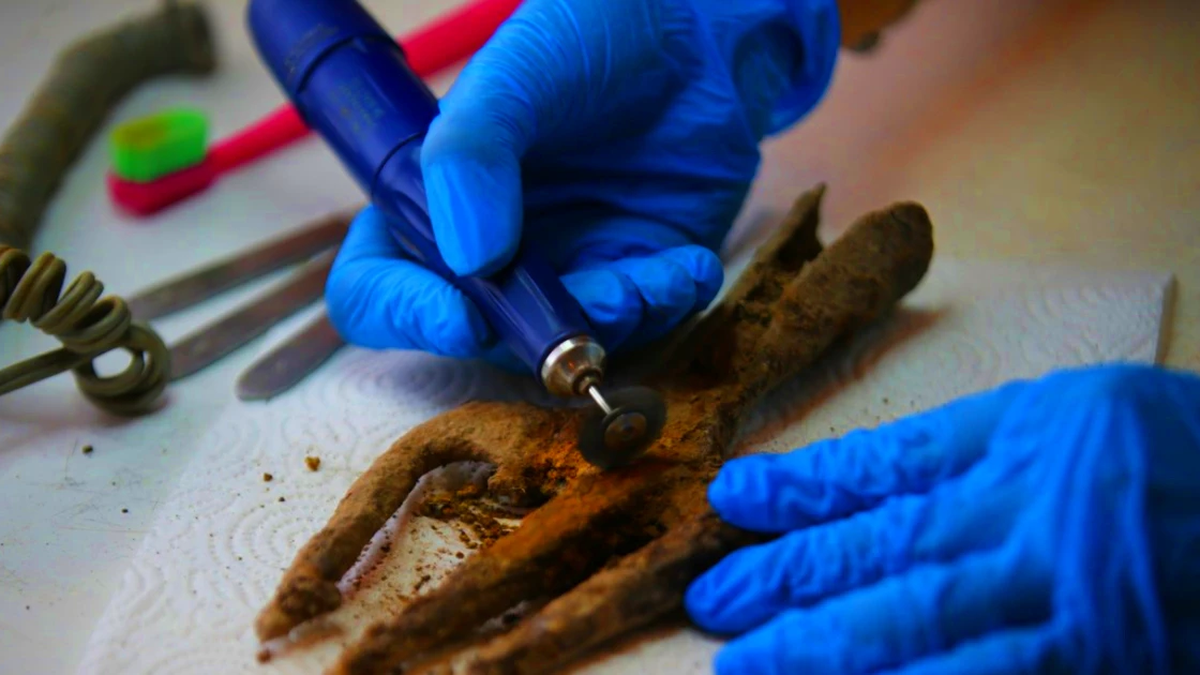 Seltsamer 1.700 Jahre alter Dreizack entdeckt, der Schock auslöst