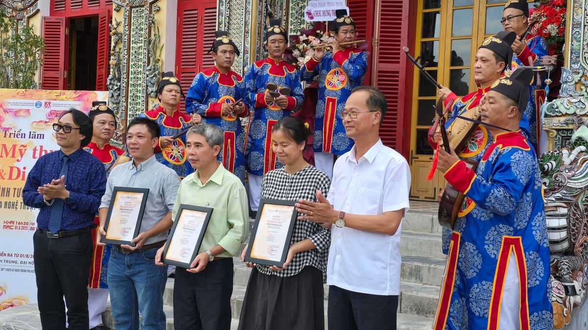 46 works participating in the exhibition "Fine Arts & Heritage"