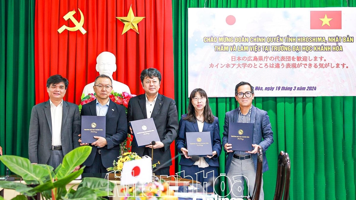Célébration du 10e anniversaire de l'Université Khanh Hoa (3 août 2015 - 3 août 2025) : transformation étape par étape, renforcement du prestige dans la formation des ressources humaines