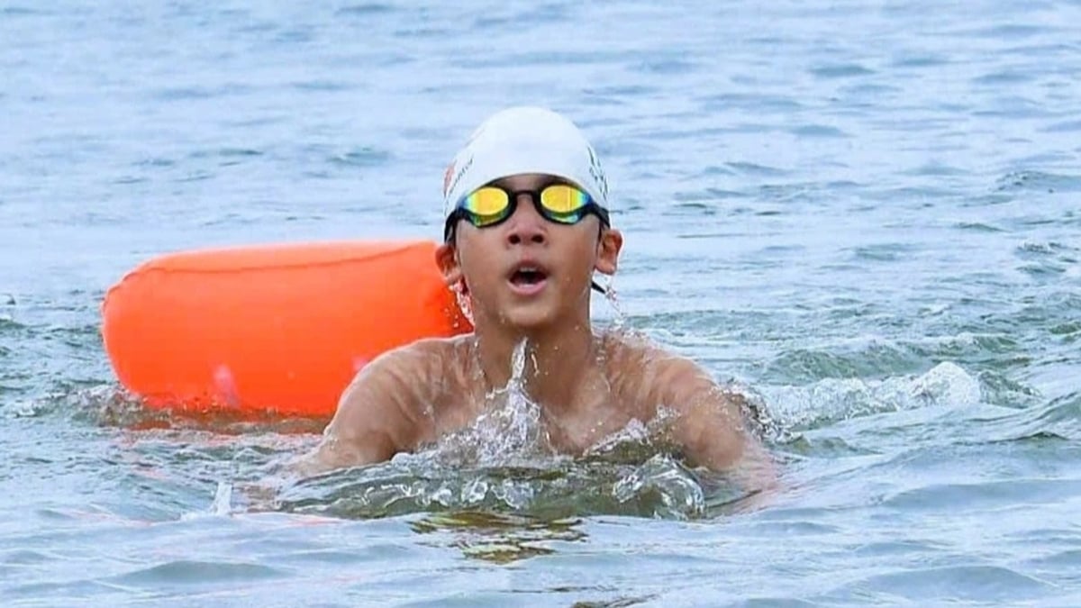 선수들은 Aqua Warriors Quang Tri 토너먼트에서 시범 수영 경험을 즐깁니다.