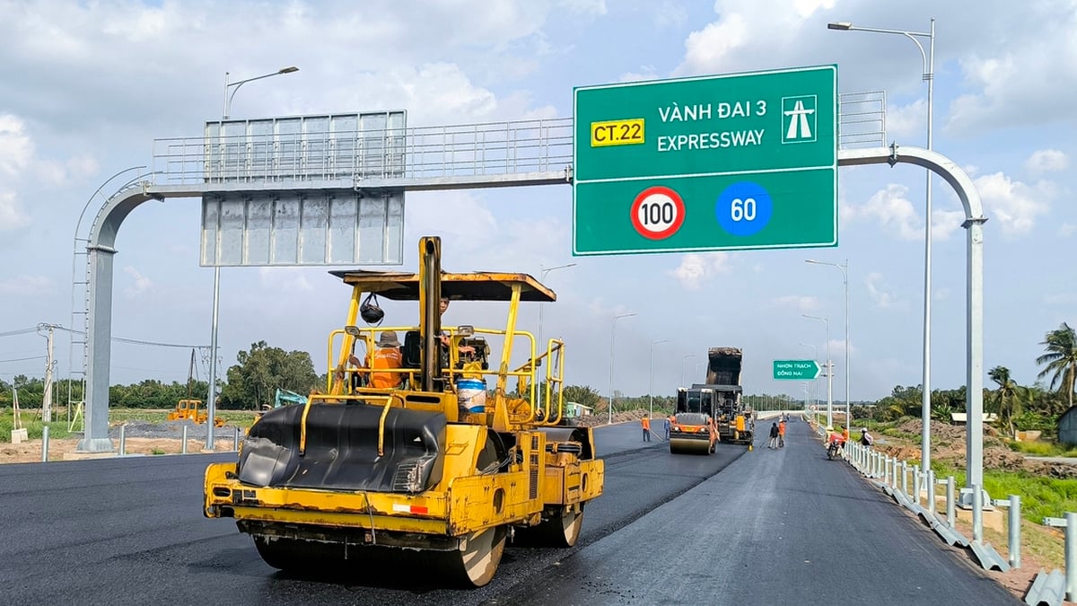 A series of major traffic projects in Ho Chi Minh City started and were completed on September 2nd.