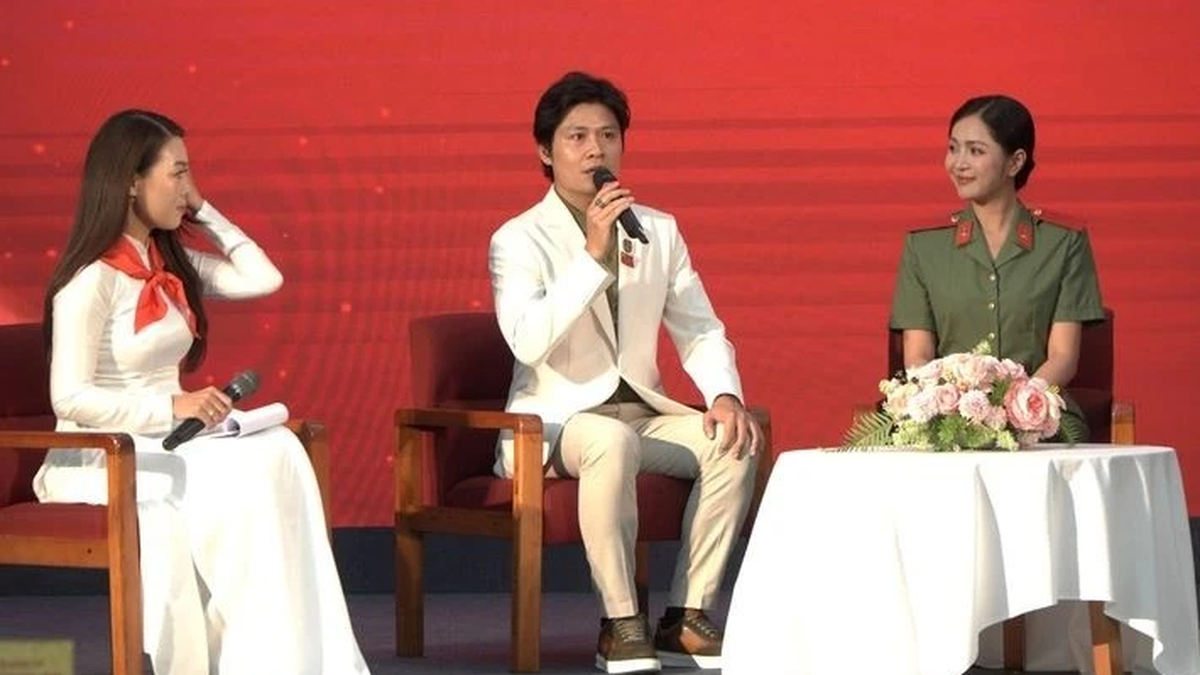 ミュージシャンのグエン・ヴァン・チュンと国についての歌