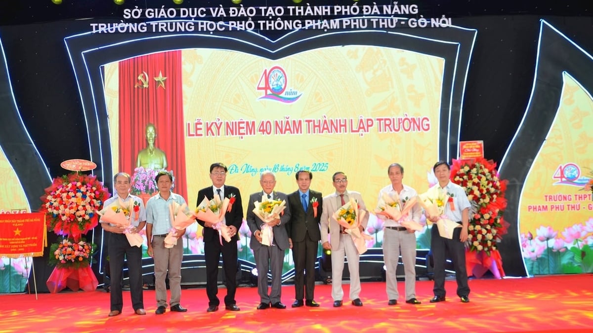 Pham Phu Thu High School - Go Noi feiert sein 40-jähriges Jubiläum