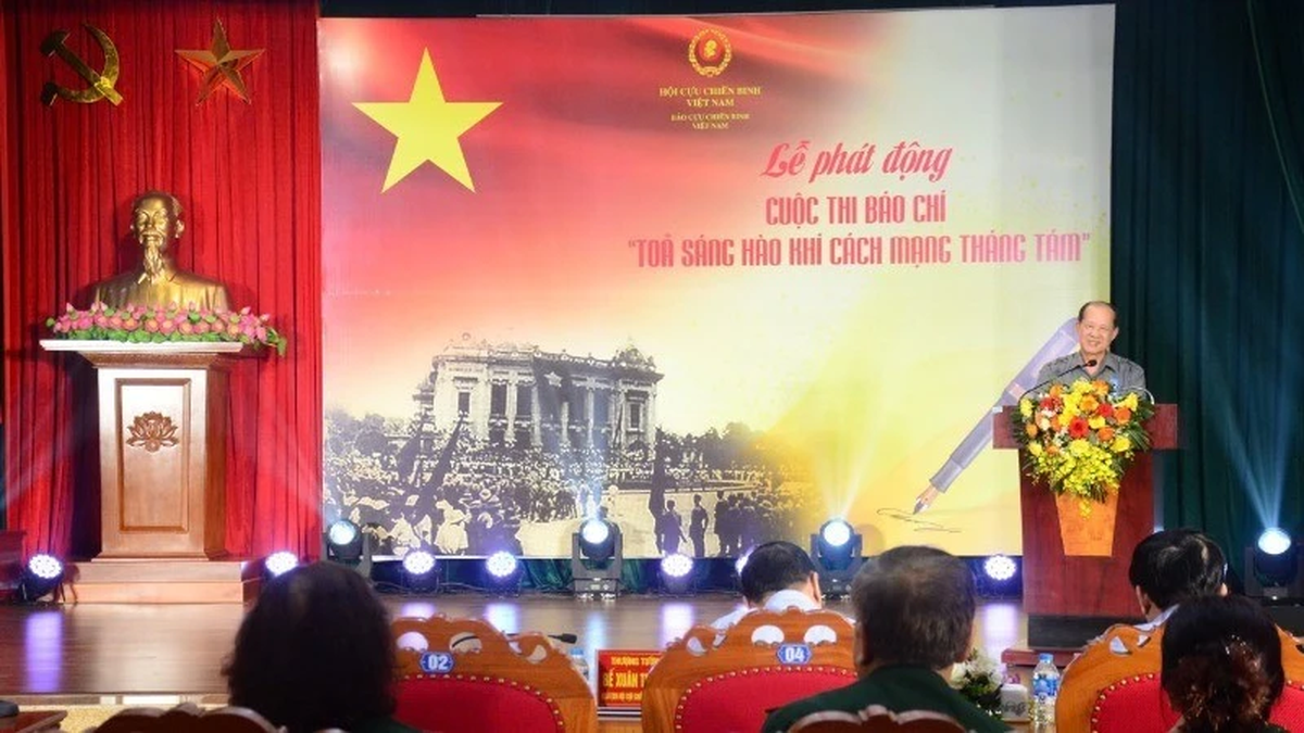 ผลงานกว่า 300 ชิ้นเข้าร่วมงานประกาศรางวัลสื่อมวลชน "ส่องประกายจิตวิญญาณแห่งการปฏิวัติเดือนสิงหาคม"