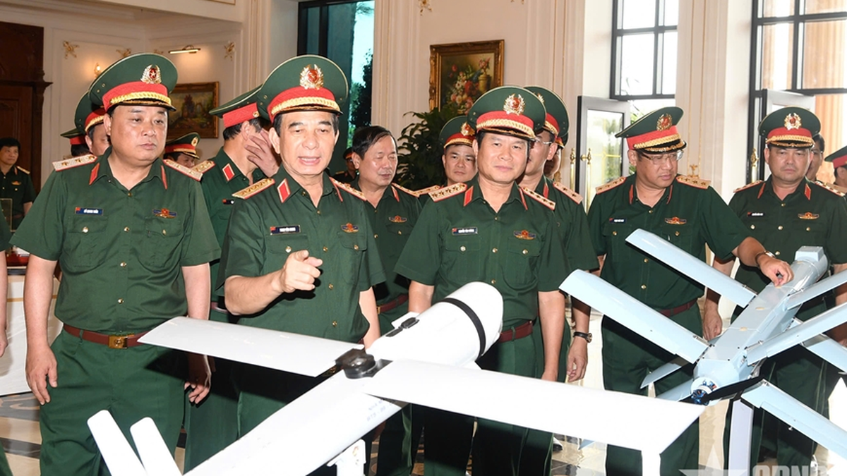 General Phan Van Giang arbeitet mit dem General Department of Defense Industry zusammen