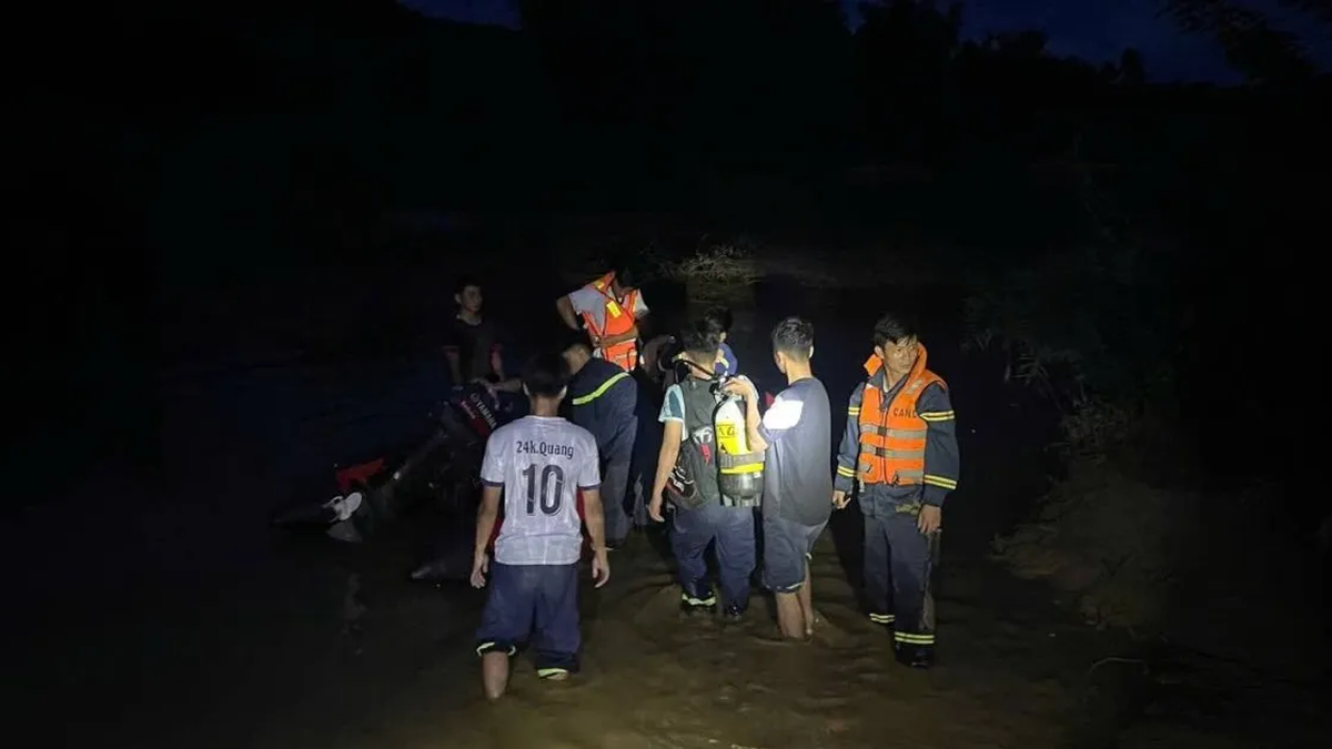Quang Ngai: Eine Person von Hochwasser mitgerissen und vermisst