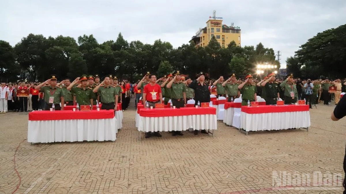 Hàng chục nghìn bước chân của nhân dân tỉnh Đắk Lắk “Cùng Việt Nam tiến bước” vào kỷ nguyên mới