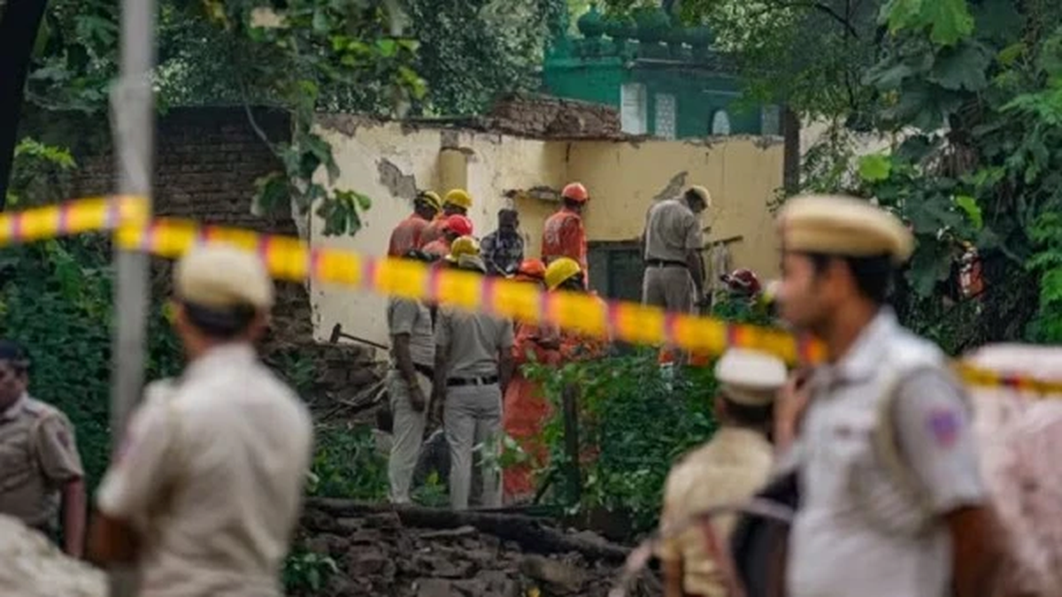 Tempeldach in Indien stürzt ein, viele Opfer