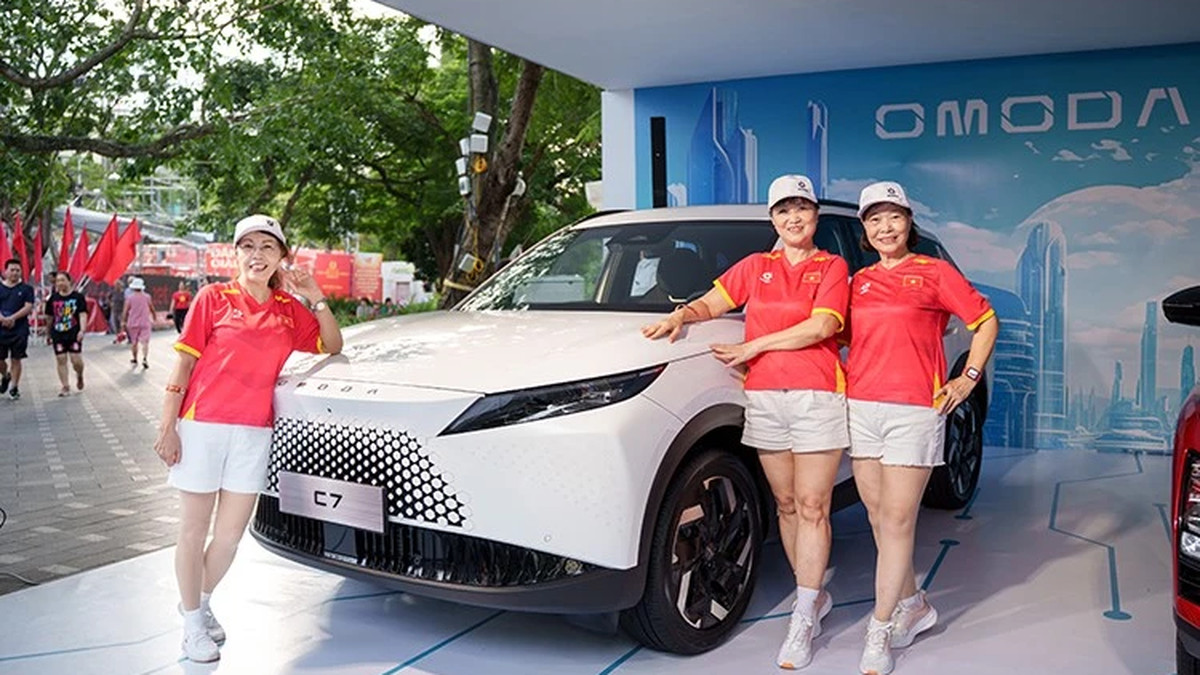Omoda C7 und Jaecoo J6 beim „Peace Festival“ in Hanoi vorgestellt