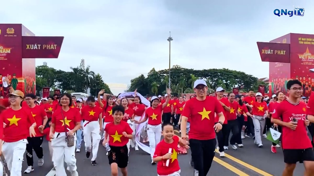 13.000 habitantes de Quang Ngai participan en el evento "Avanzando con Vietnam".