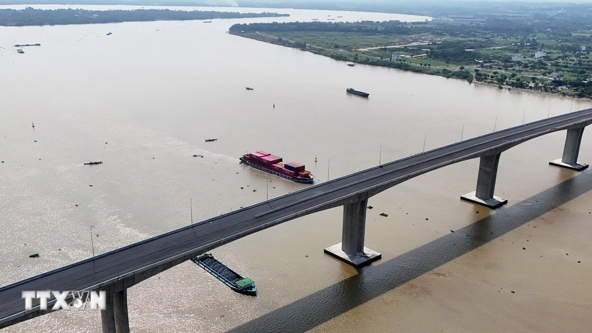 Traffic through Nhon Trach Bridge on Ho Chi Minh City Ring Road 3 from August 20