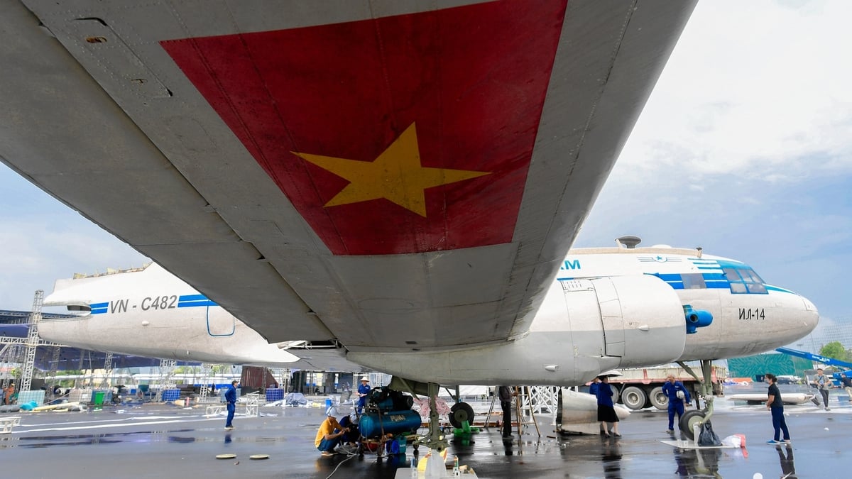 Cận cảnh khâu lắp ráp chuyên cơ từng chở Bác Hồ tại Trung tâm Triển lãm Quốc gia