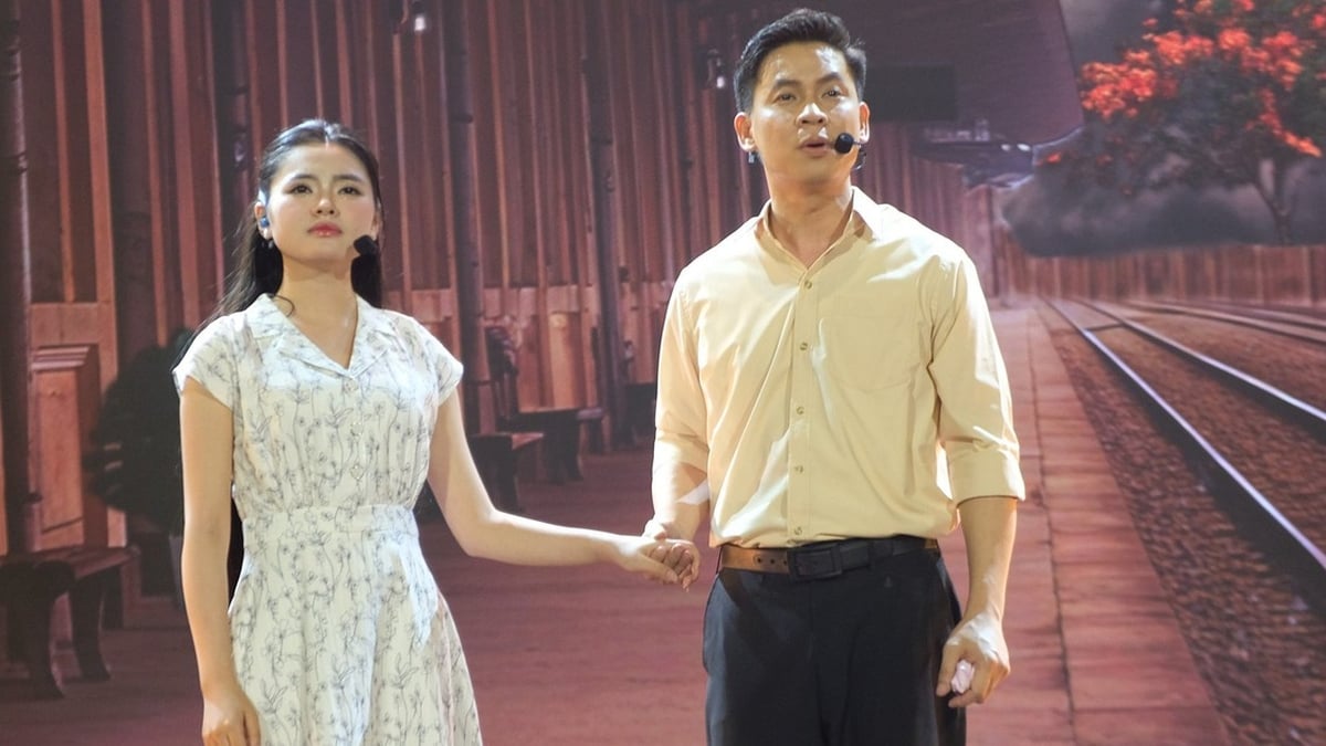 Thu Huong និង Huynh នោះគឺជាគូស្នេហ៍ដែលមានបញ្ហាក្នុងតន្ត្រីកំពុងរង់ចាំនរណាម្នាក់។