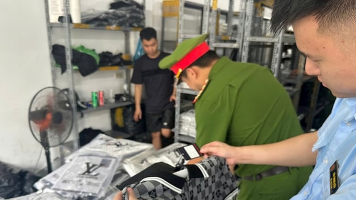 Hanoi Market Management: Resolutely inspect and handle counterfeit and smuggled goods