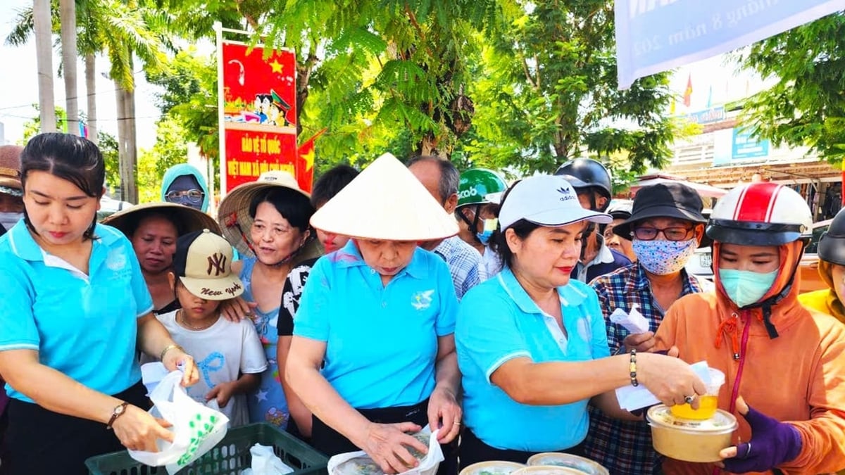 អាហារ "សូន្យដុង" ដើម្បីជួយដល់កម្មករដែលមានការលំបាក