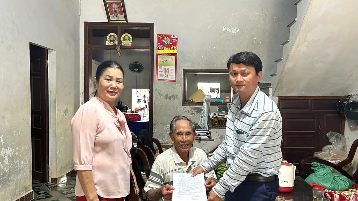 ឃុំ Thuong Duc គាំទ្រ​ជន​រង​គ្រោះ​ឱ្យ​មក​សុំ​ផល​ប្រយោជន៍​តាម​ផ្ទះ។