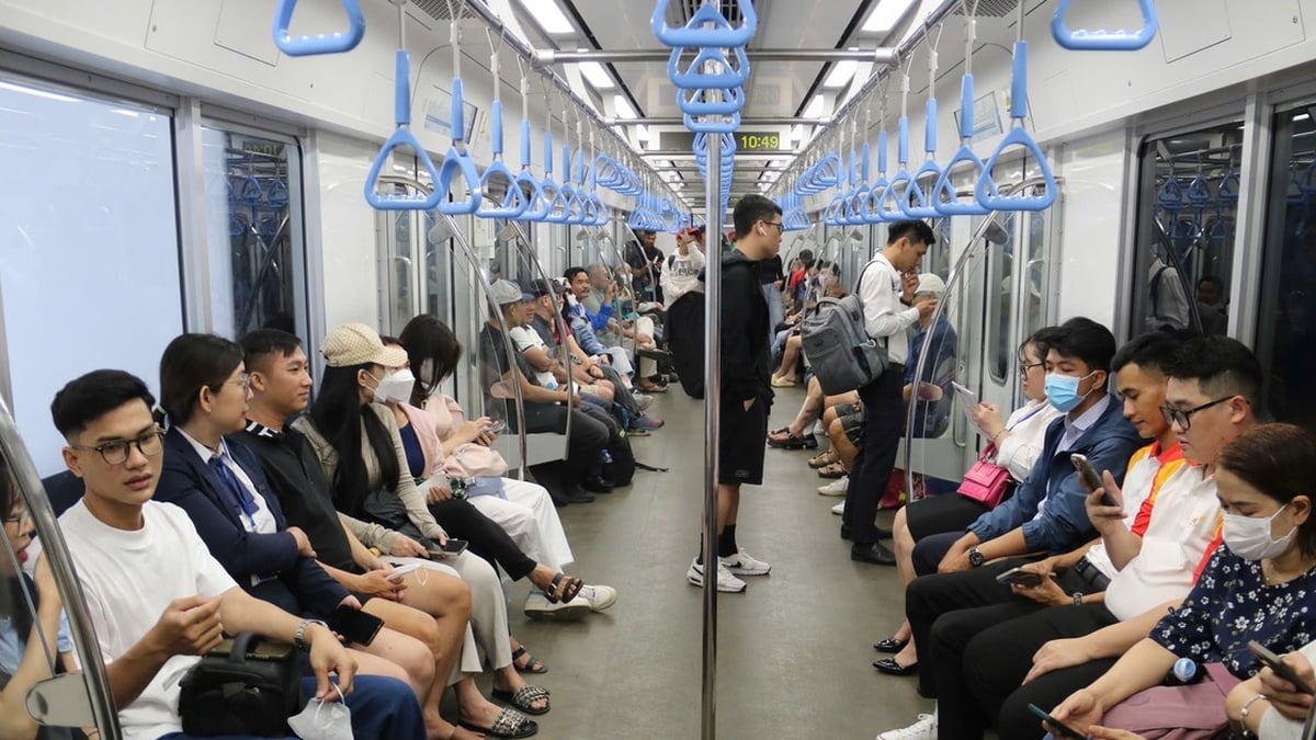 Metro No. 1 increases trips, runs until 11pm to serve customers on September 2nd holiday
